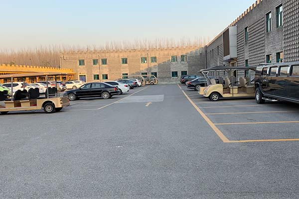 陵园停车广场